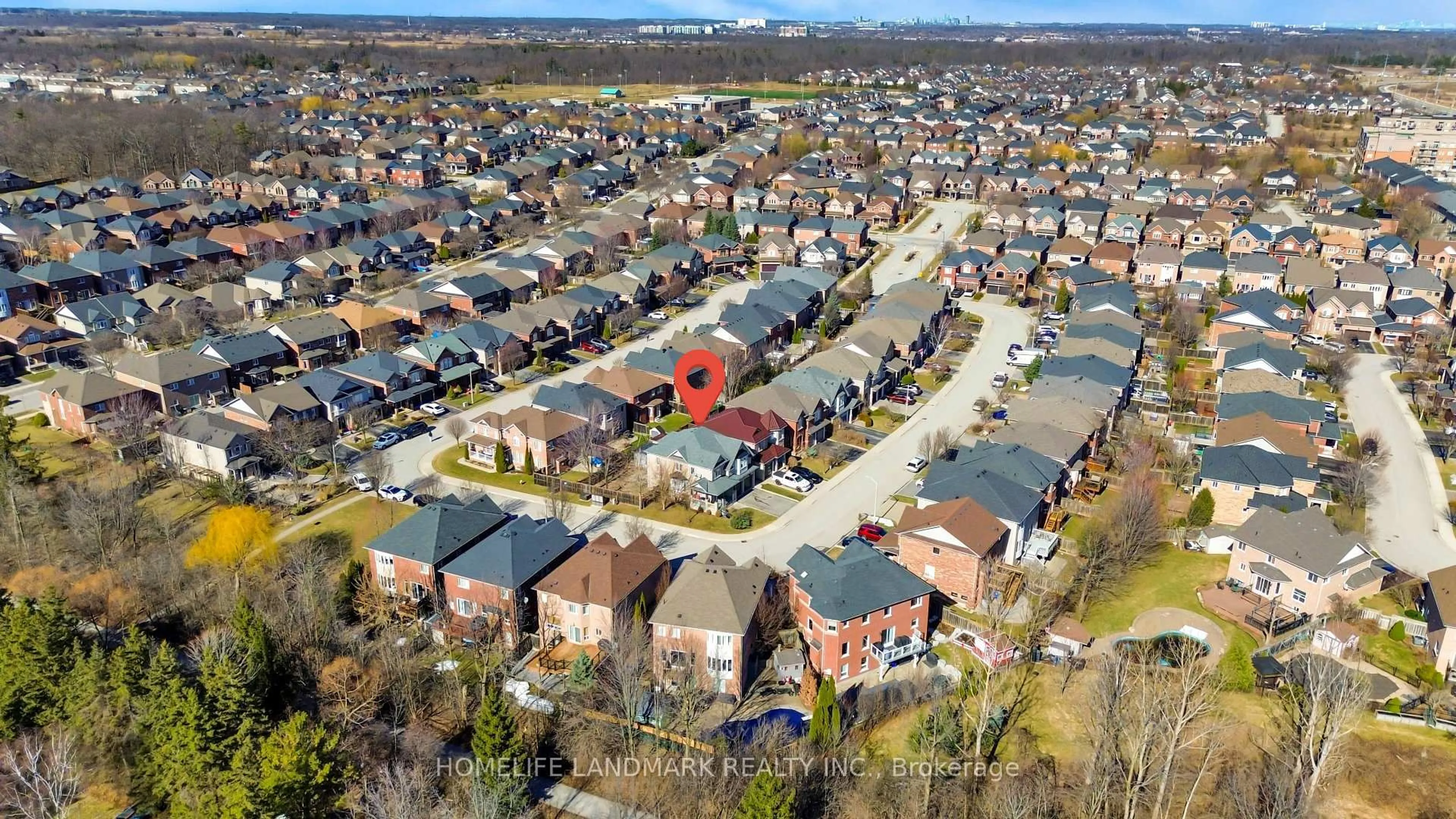 A pic from outside/outdoor area/front of a property/back of a property/a pic from drone, street for 5253 Nova Cres, Burlington Ontario L7L 7B8