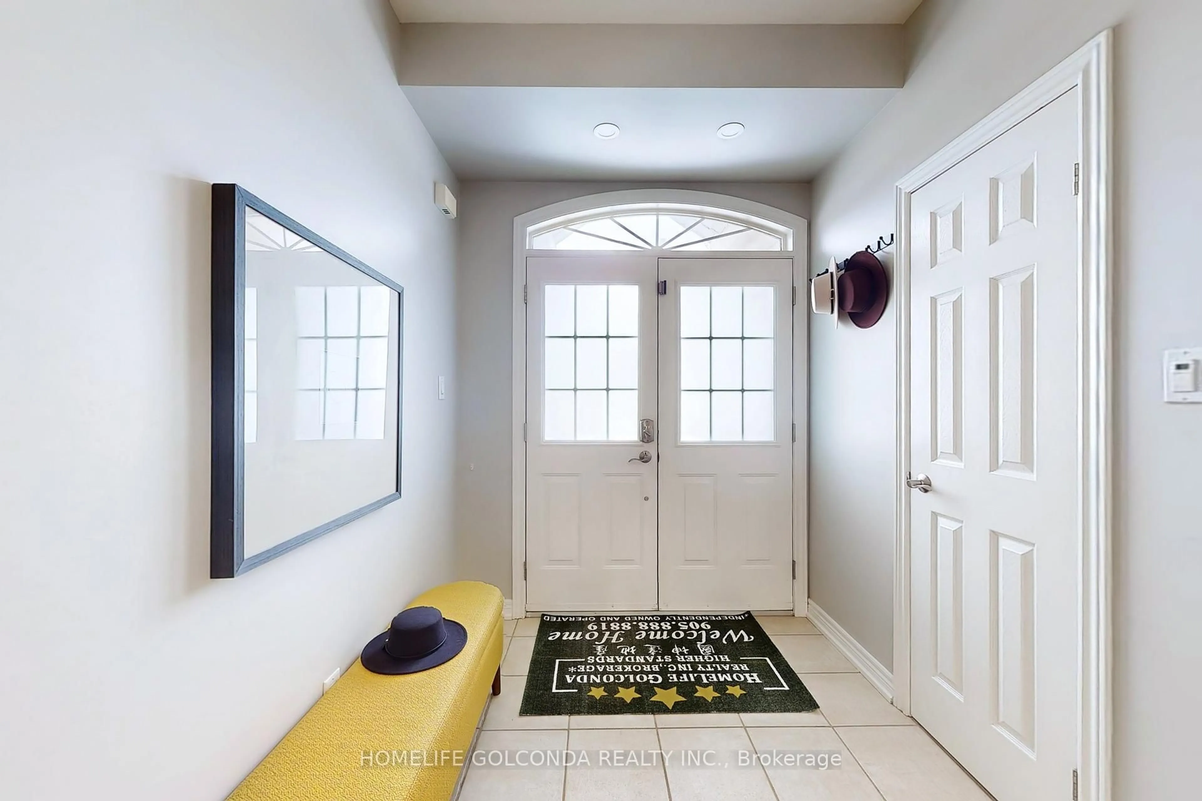 Indoor entryway for 2473 Blue Holly Cres, Oakville Ontario L6M 4V4