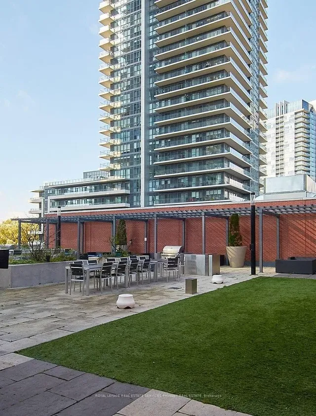 Additional property image - 2220 Lakeshore Blvd Unit 1310