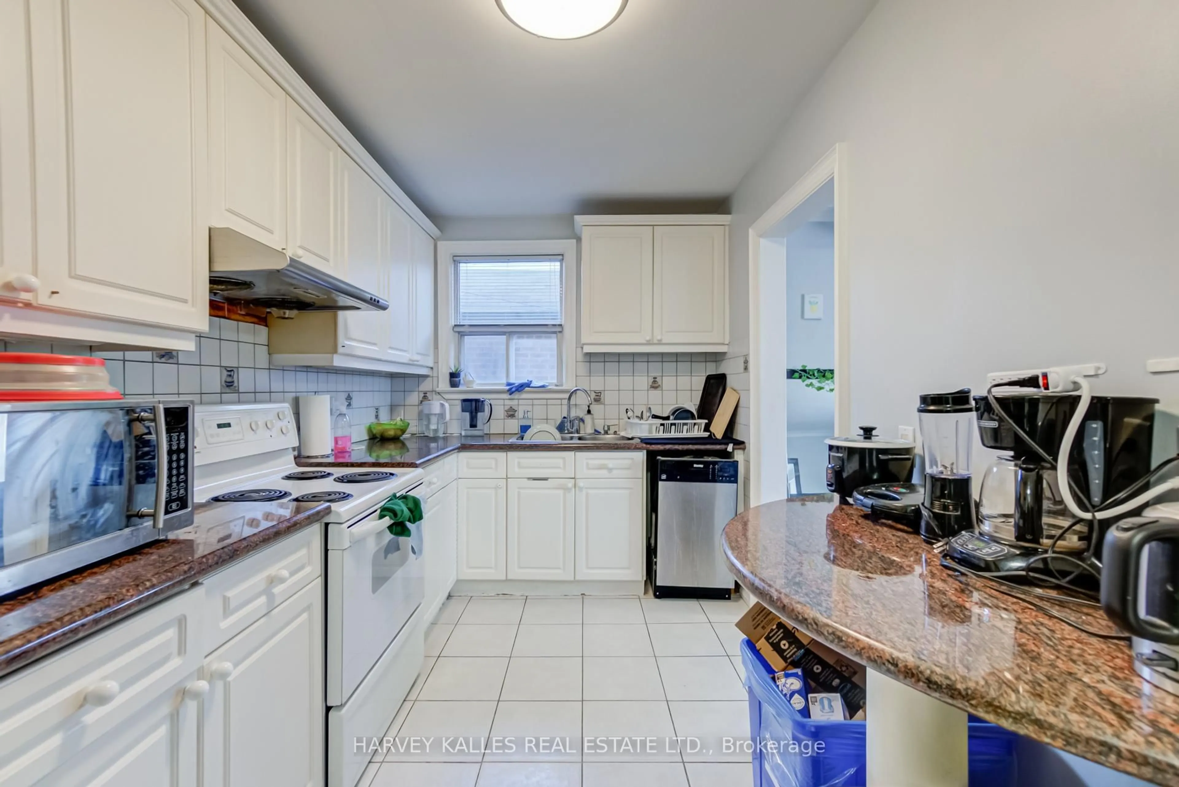 Standard kitchen, ceramic/tile floor for 72 Mendota Rd, Toronto Ontario M8Y 1G3