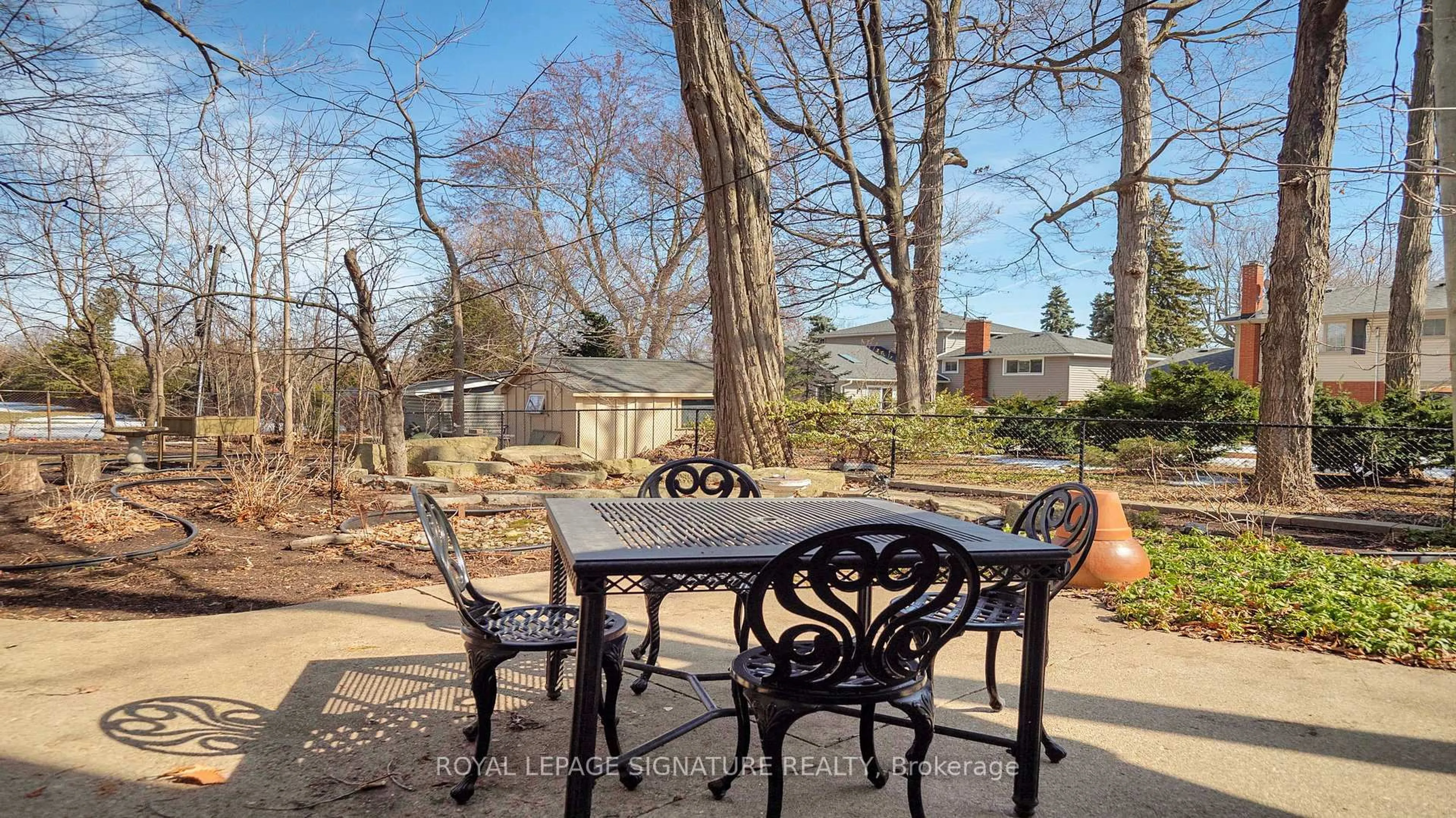 Patio, street for 1505 Moss Glen Crt, Burlington Ontario L7P 2B7