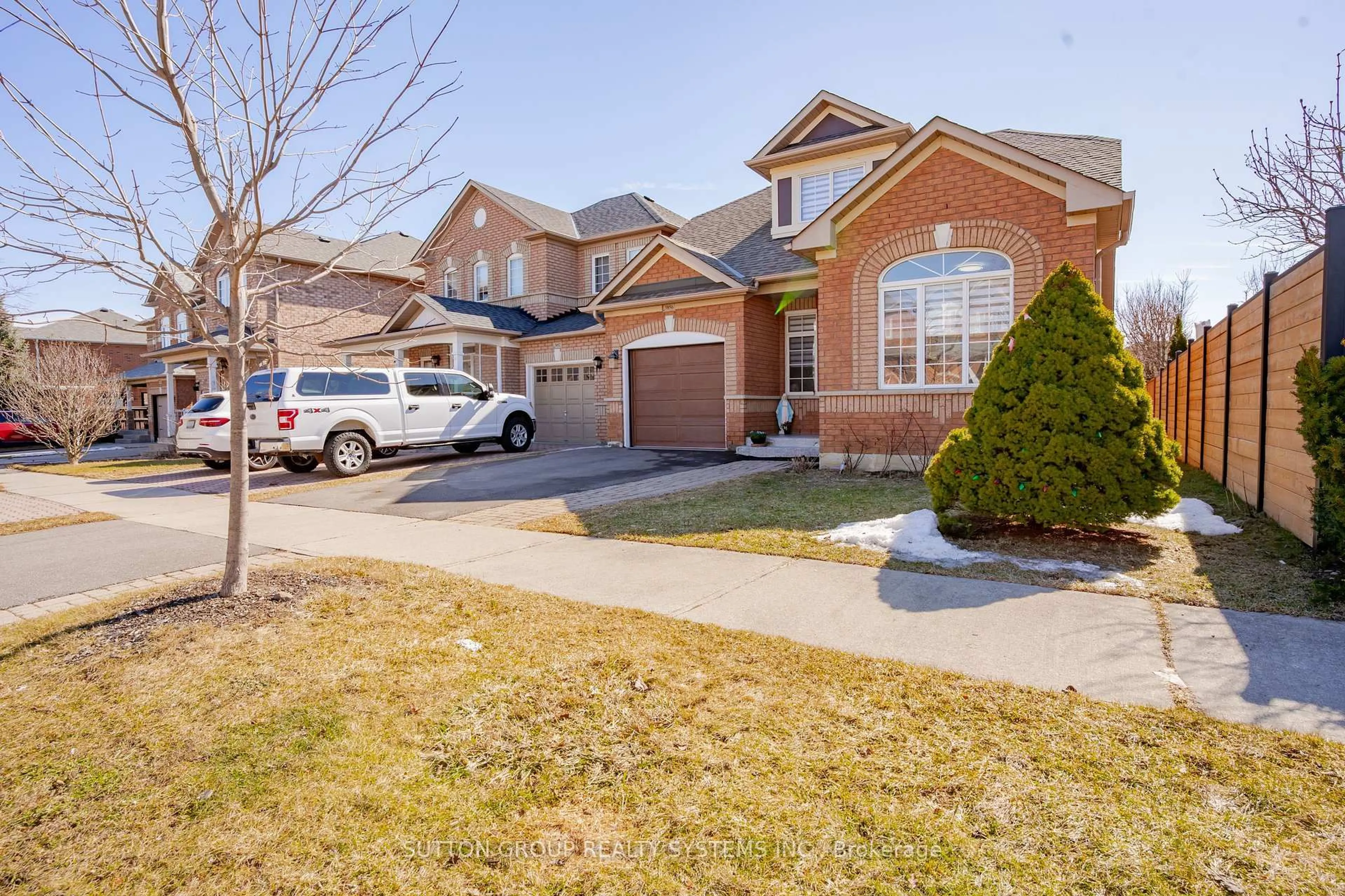 Home with brick exterior material, street for 3856 Edgecliffe Ru, Mississauga Ontario L5M 6N5