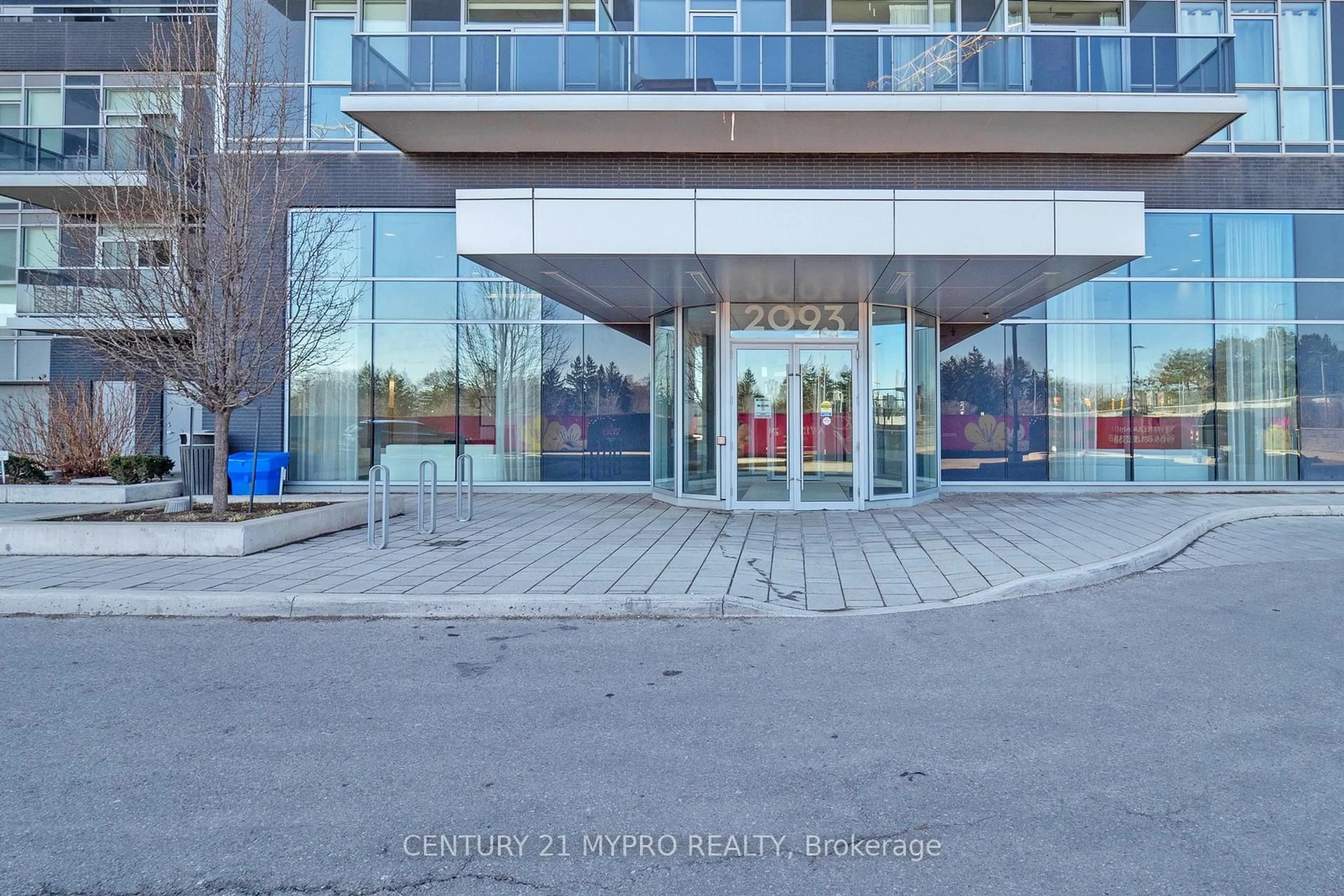 Indoor foyer for 2093 Fairview St #1206, Burlington Ontario L7R 0E6