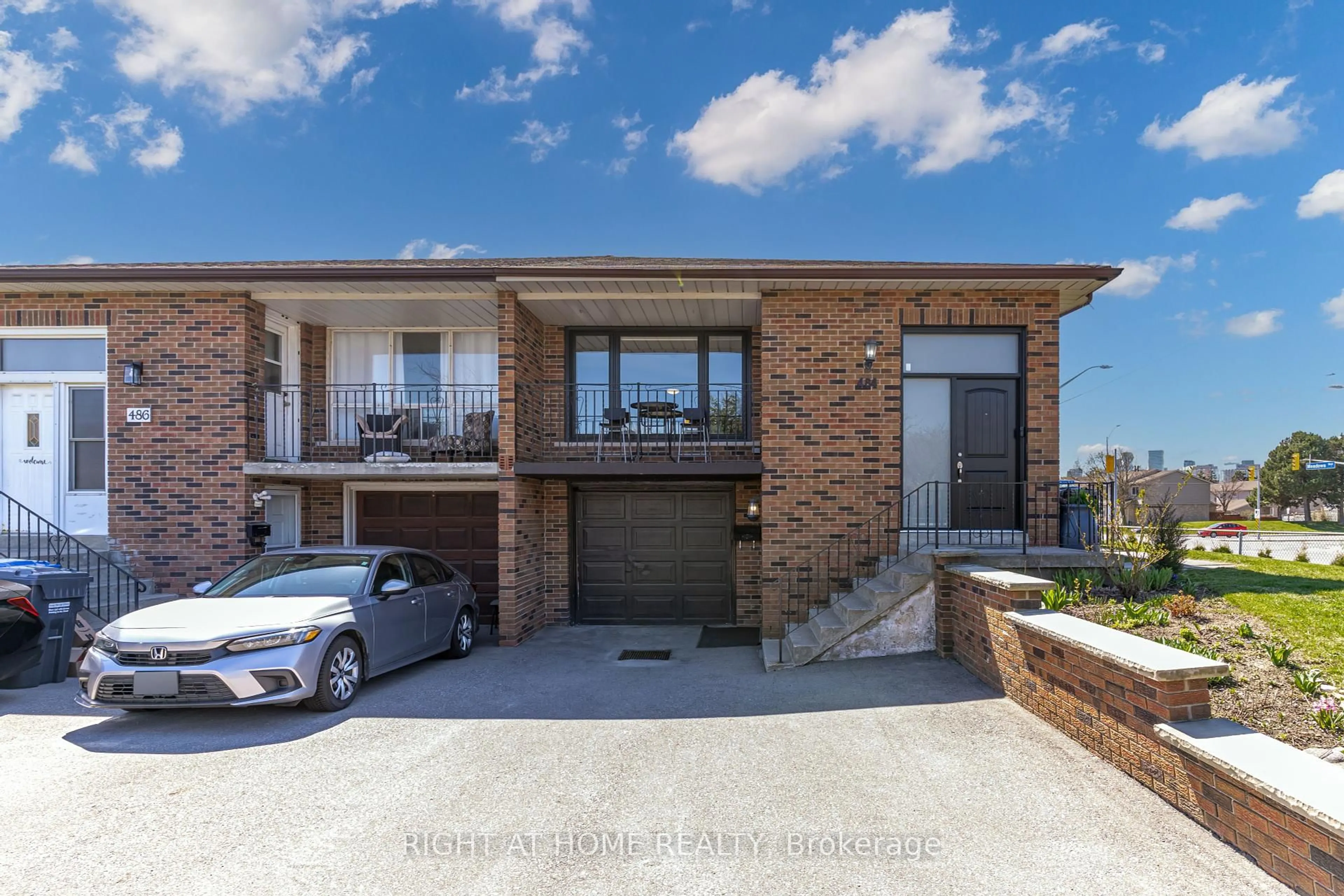 Home with brick exterior material, street for 484 Kelvedon Mews, Mississauga Ontario L4Z 1G4