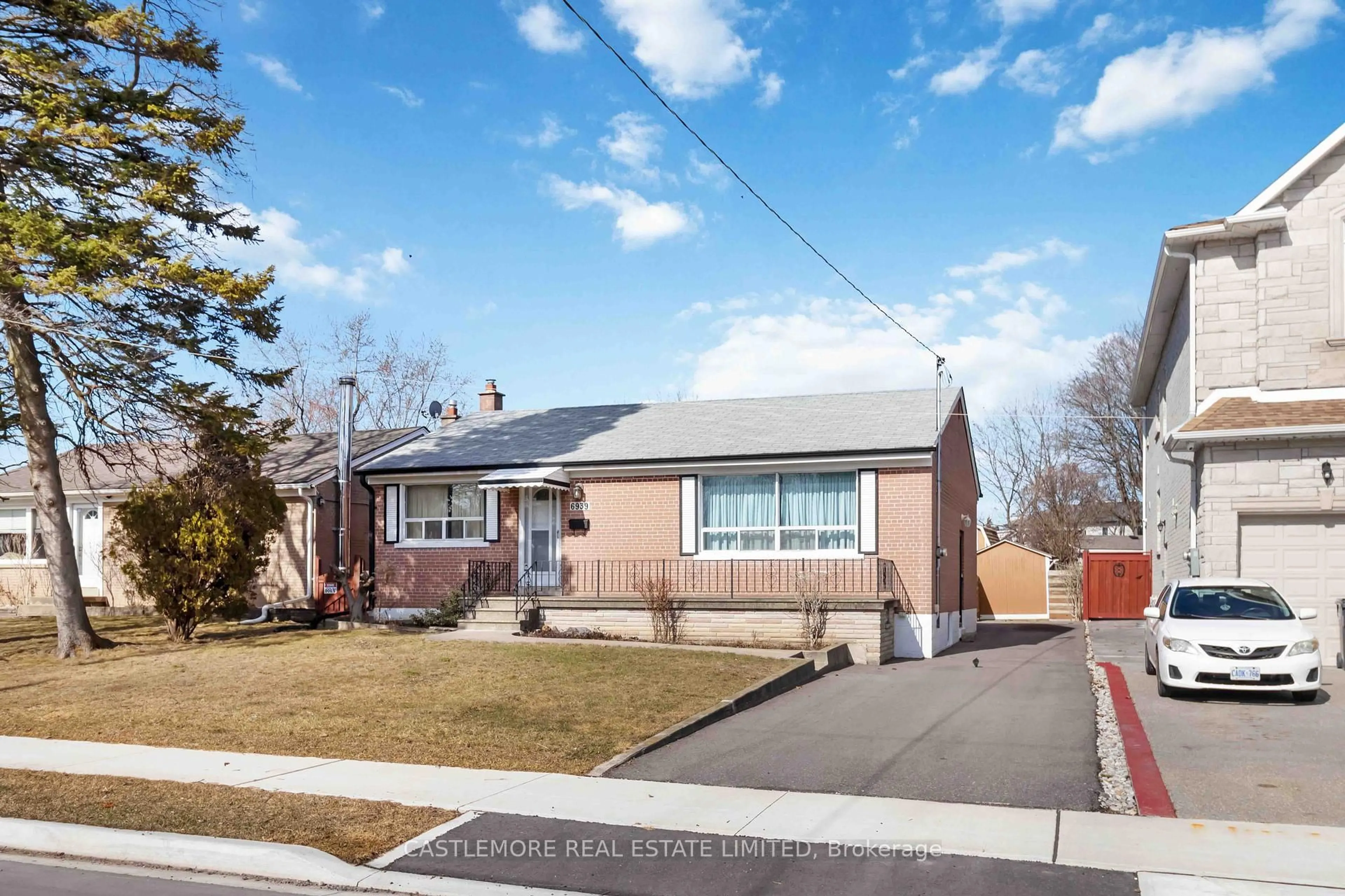 Home with brick exterior material, street for 6939 Justine Dr, Mississauga Ontario L4T 1M4