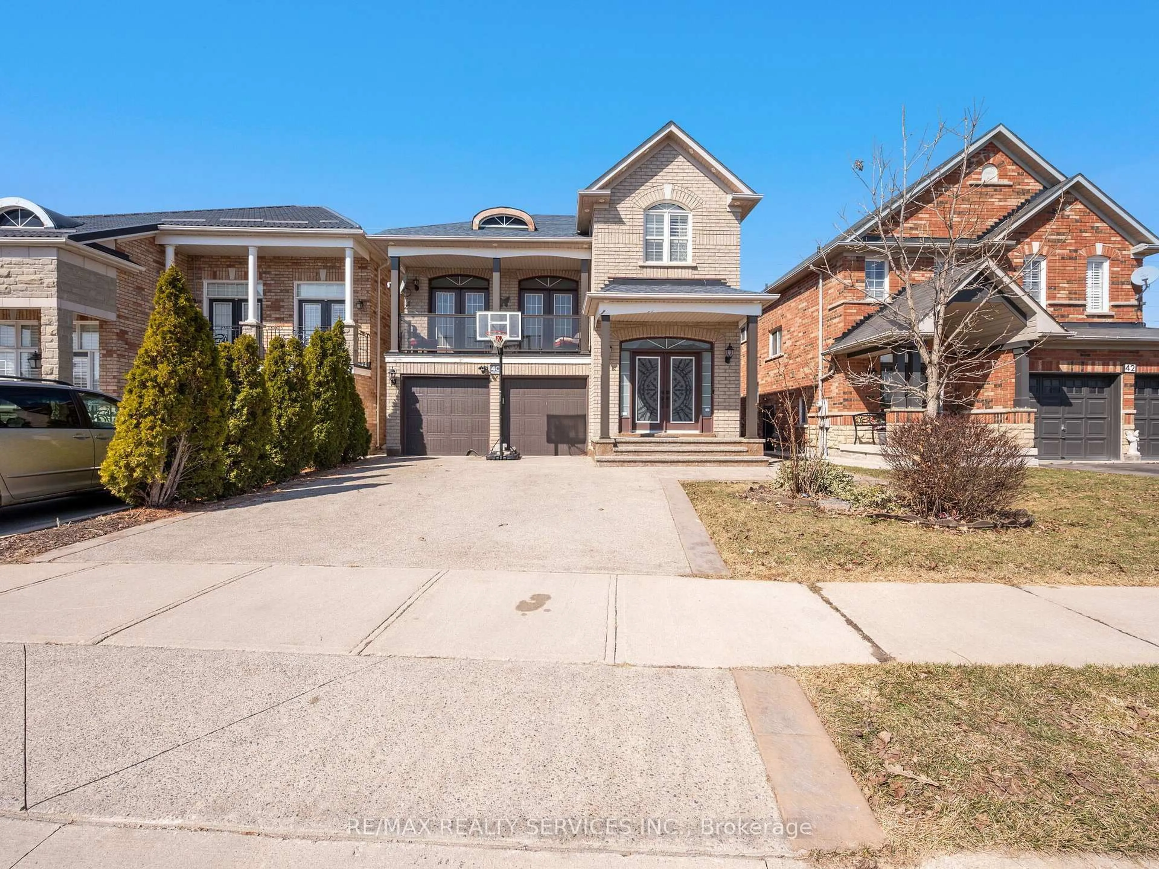 Home with brick exterior material, street for 40 Mistycreek Cres, Brampton Ontario L7A 3E8