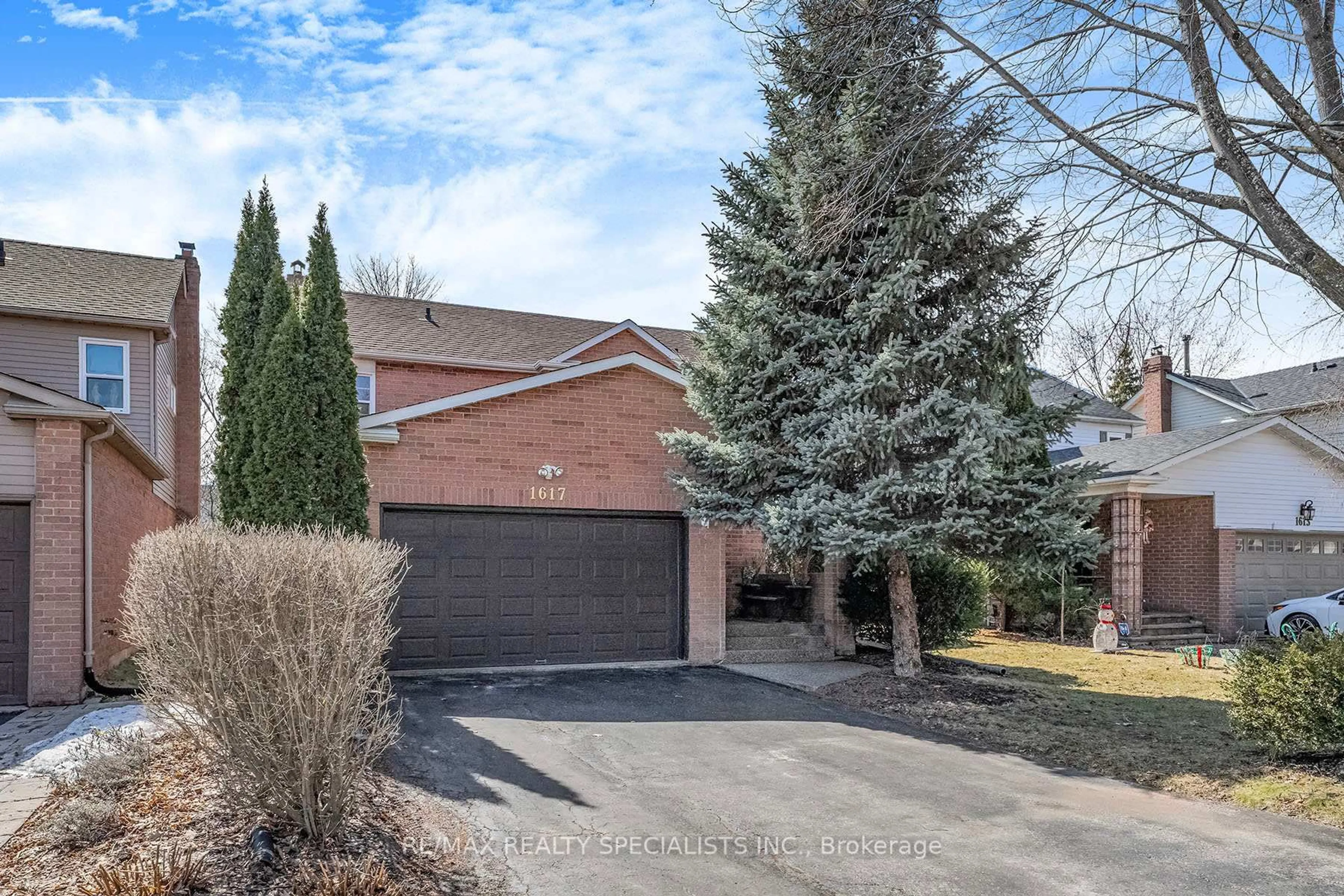 Home with brick exterior material, street for 1617 Greenbriar Dr, Oakville Ontario L6M 1Y3