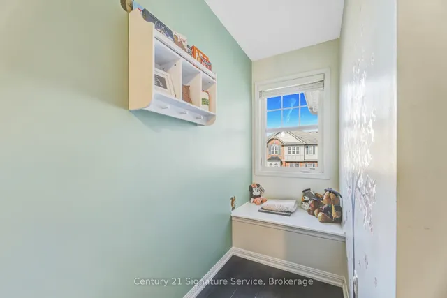 Additional property image - 625 Attenborough Terr