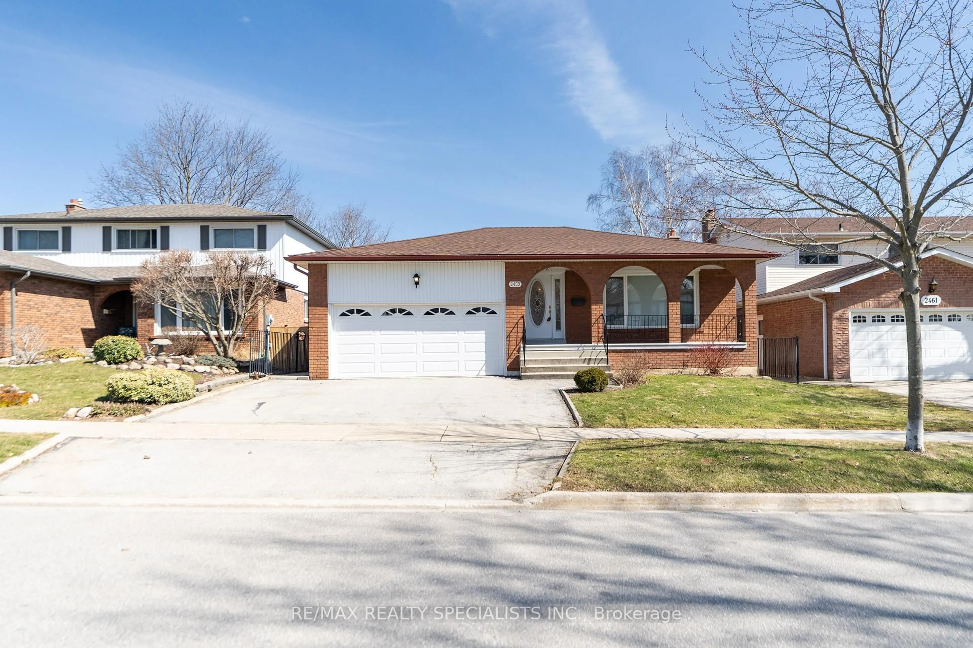 Home with brick exterior material, street for 2459 Sinclair Circ, Burlington Ontario L7P 3K9