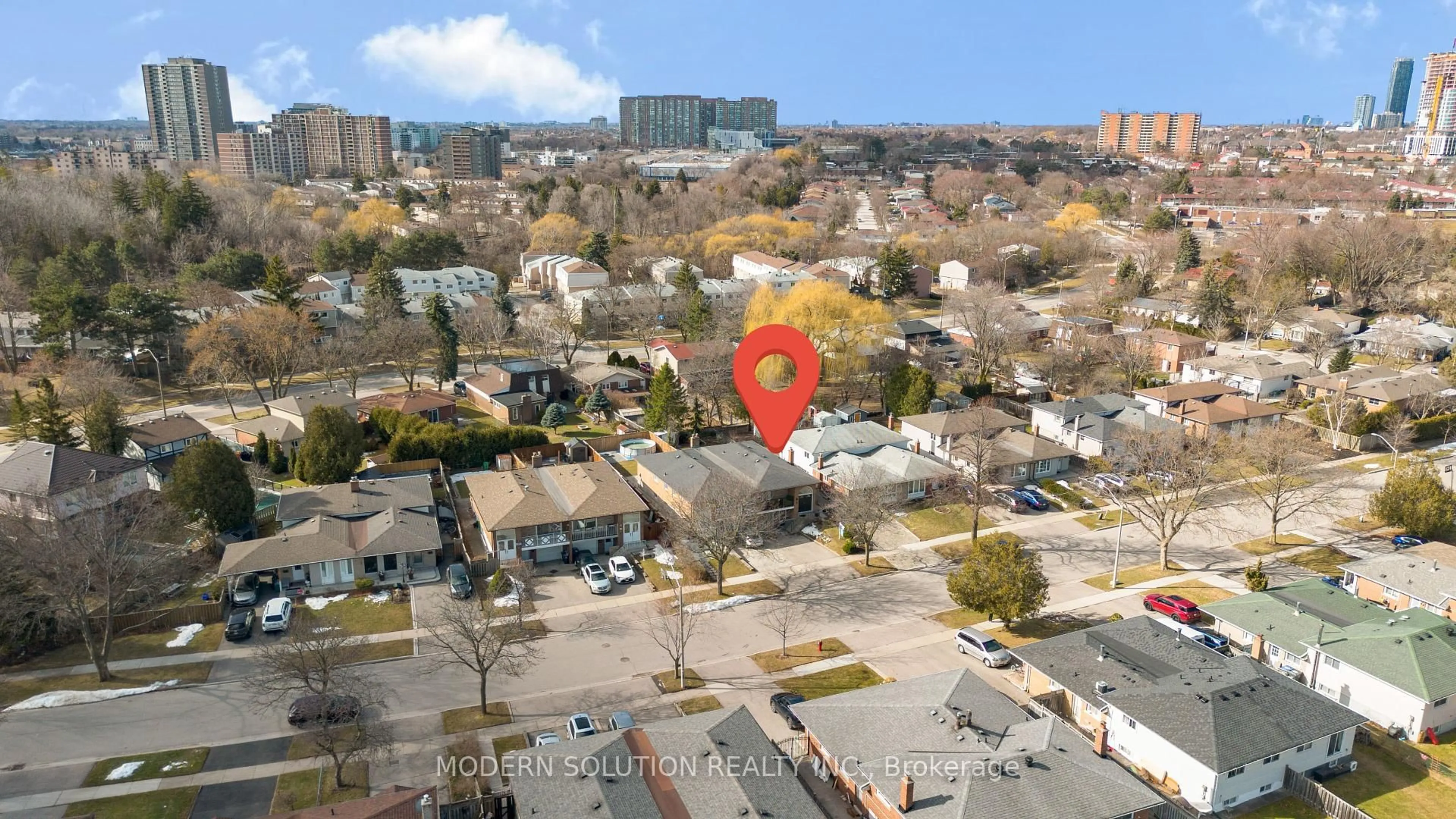 A pic from outside/outdoor area/front of a property/back of a property/a pic from drone, city buildings view from balcony for 3236 Trisha Dwns, Mississauga Ontario L5A 2A7