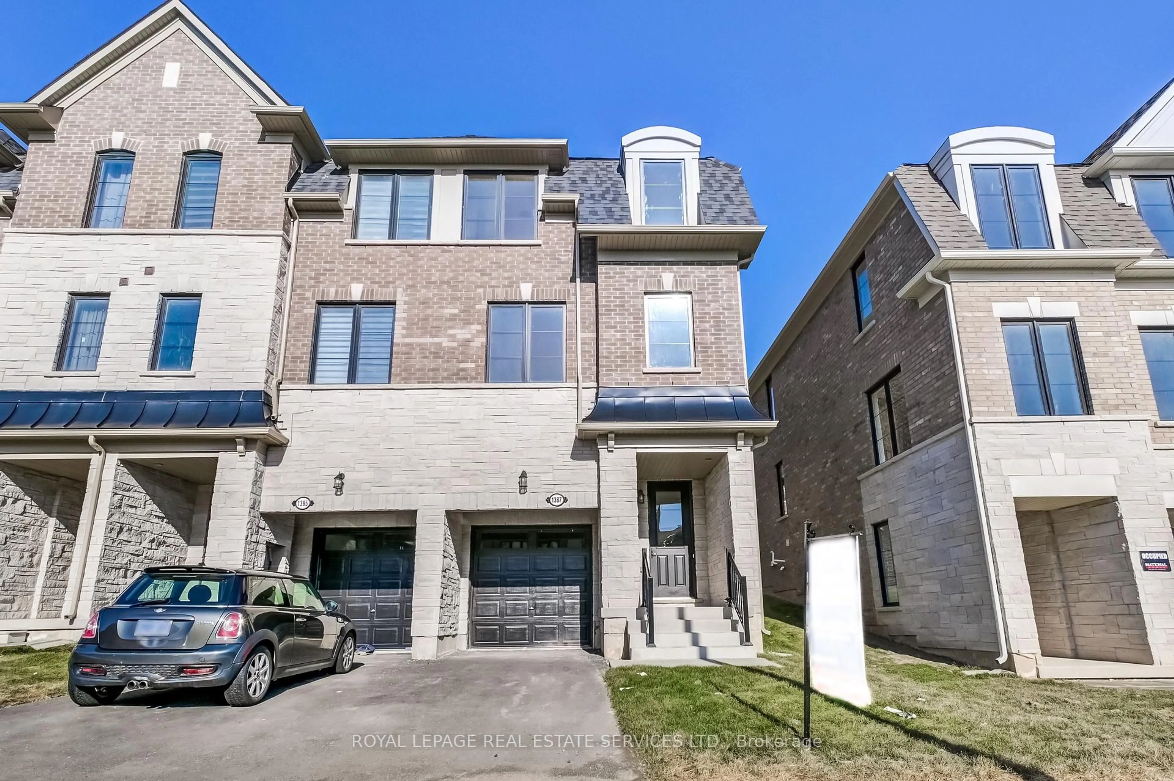 Home with brick exterior material, street for 1387 Almonte Dr, Burlington Ontario L7P 0V6