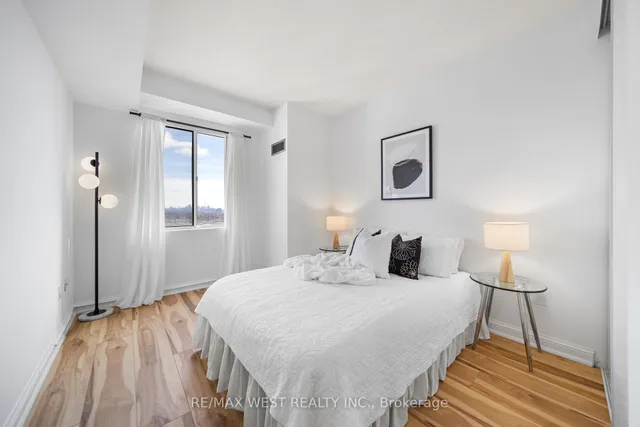 Additional property image - 101 Subway Cres Unit PH302