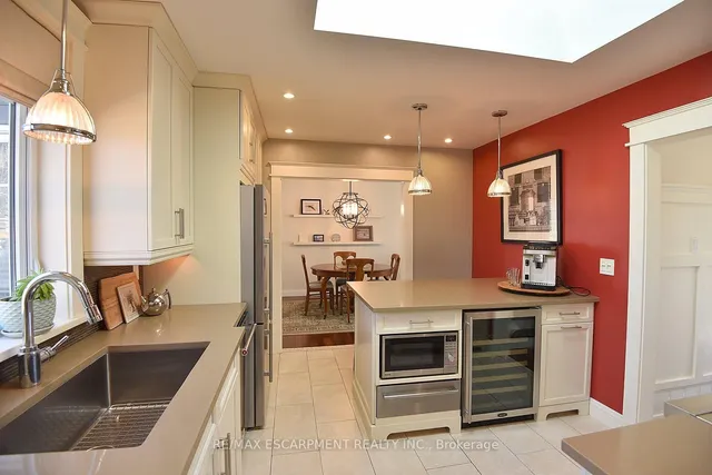 Additional property image - 625 Ardleigh Cres