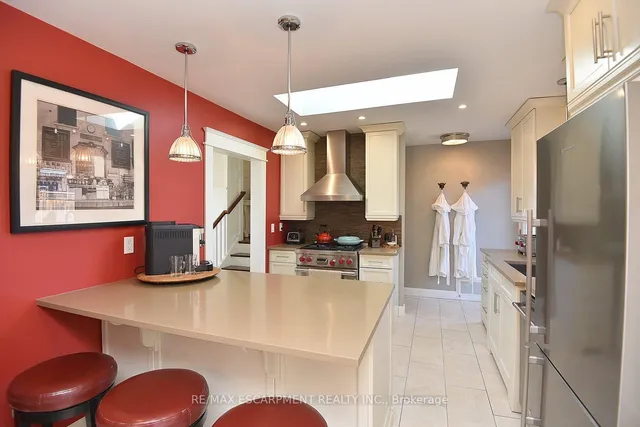 Additional property image - 625 Ardleigh Cres