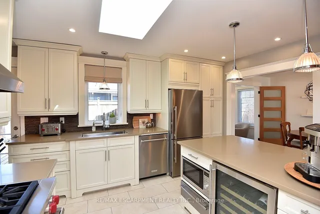 Additional property image - 625 Ardleigh Cres