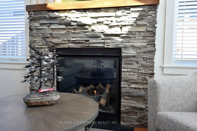 Additional property image - 625 Ardleigh Cres