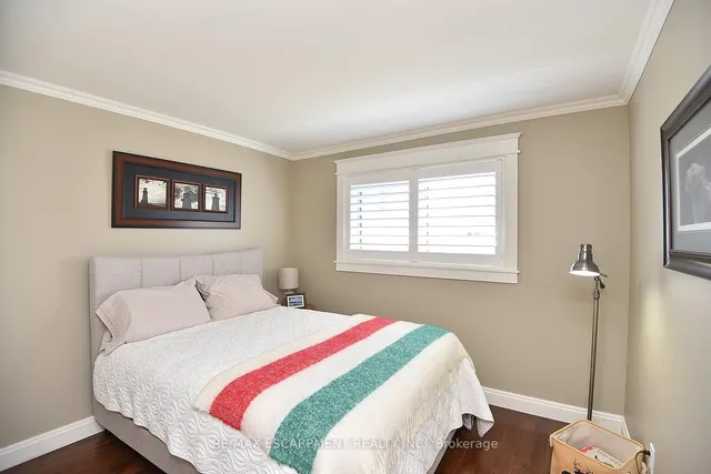 Additional property image - 625 Ardleigh Cres
