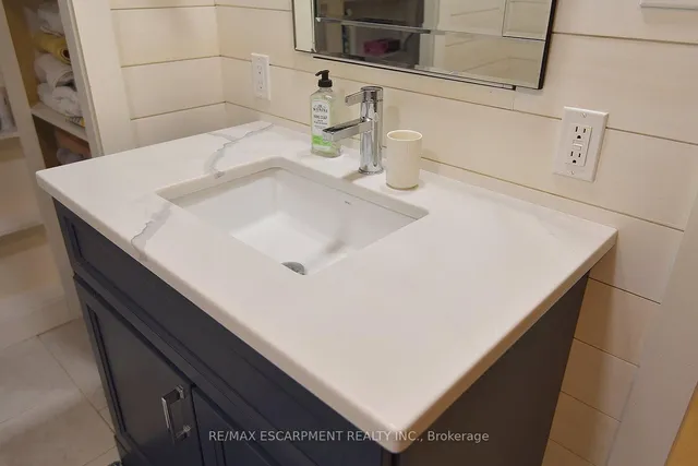 Additional property image - 625 Ardleigh Cres