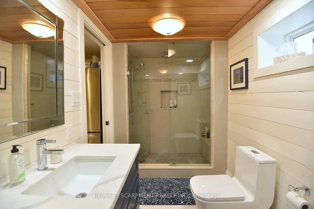 Additional property image - 625 Ardleigh Cres