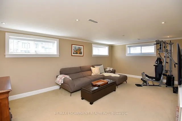 Additional property image - 625 Ardleigh Cres