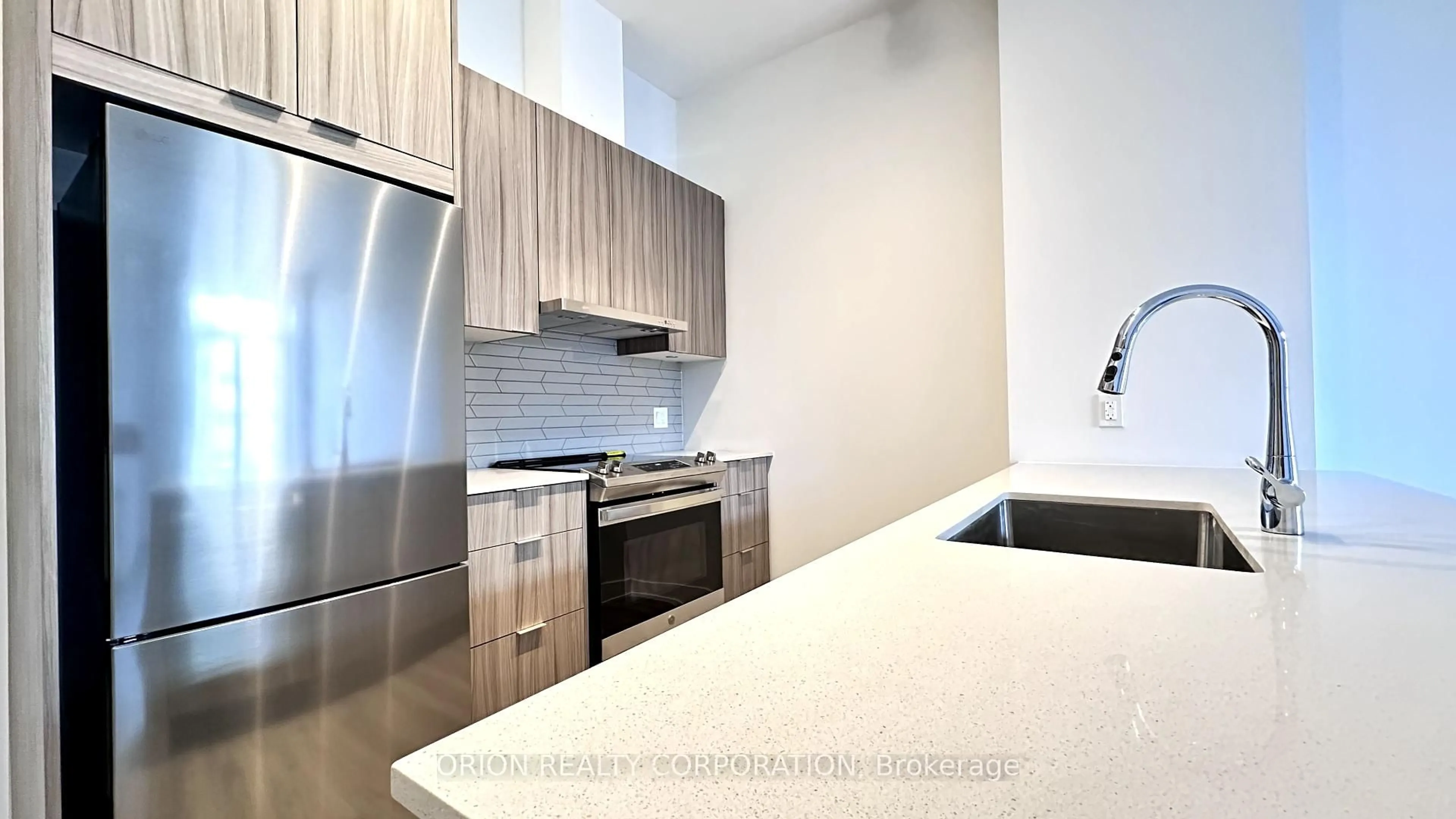 Standard kitchen, unknown for 430 Square One Dr #407, Mississauga Ontario L5B 0L6