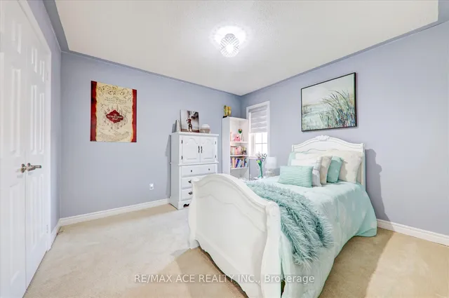 Additional property image - 62 Saffron Cres