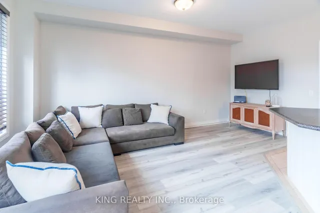 Additional property image - 928 Ledbury Cres