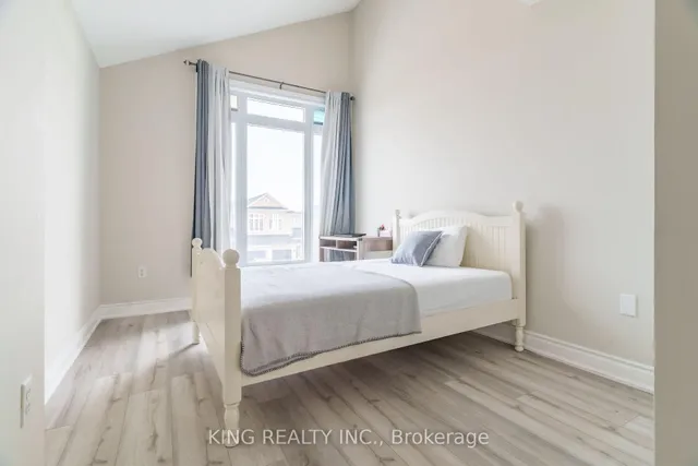 Additional property image - 928 Ledbury Cres
