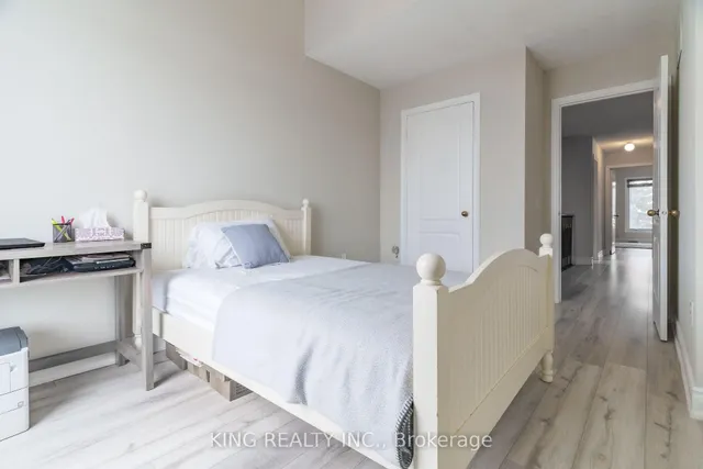 Additional property image - 928 Ledbury Cres