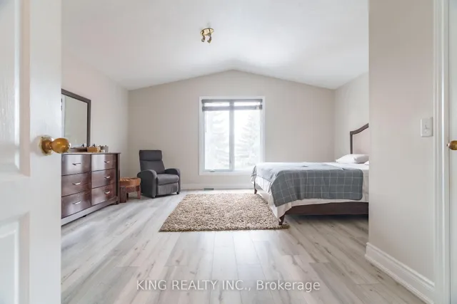 Additional property image - 928 Ledbury Cres
