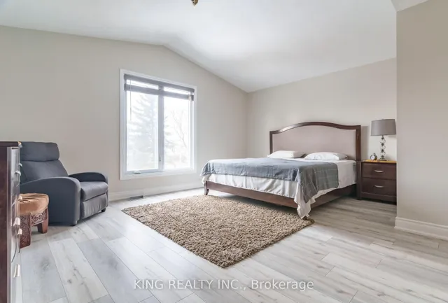 Additional property image - 928 Ledbury Cres