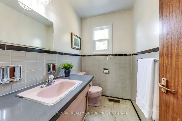 Additional property image - 6 Hartsdale Dr