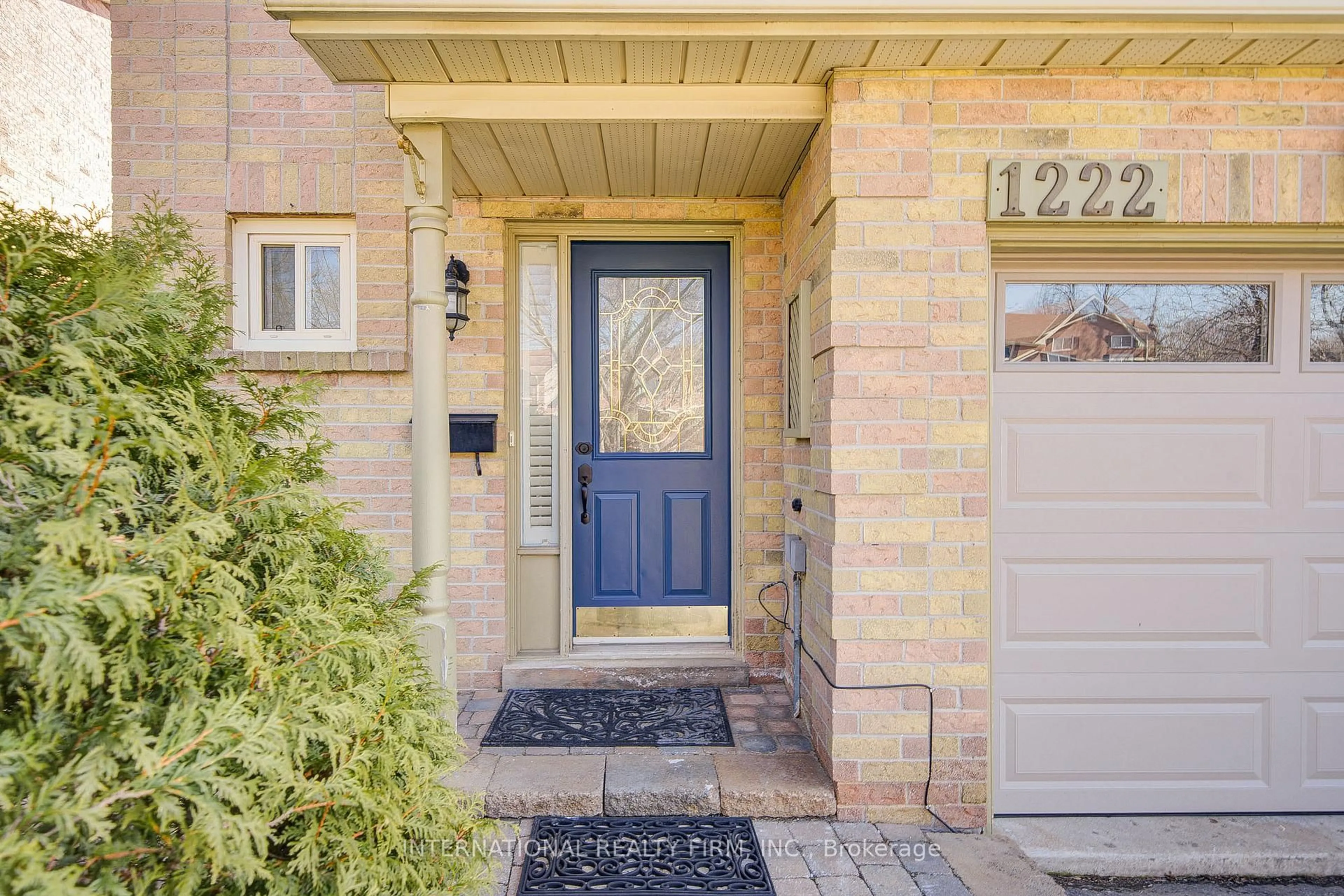 Indoor entryway for 1222 Cottonwood Cres, Oakville Ontario L6M 2W6