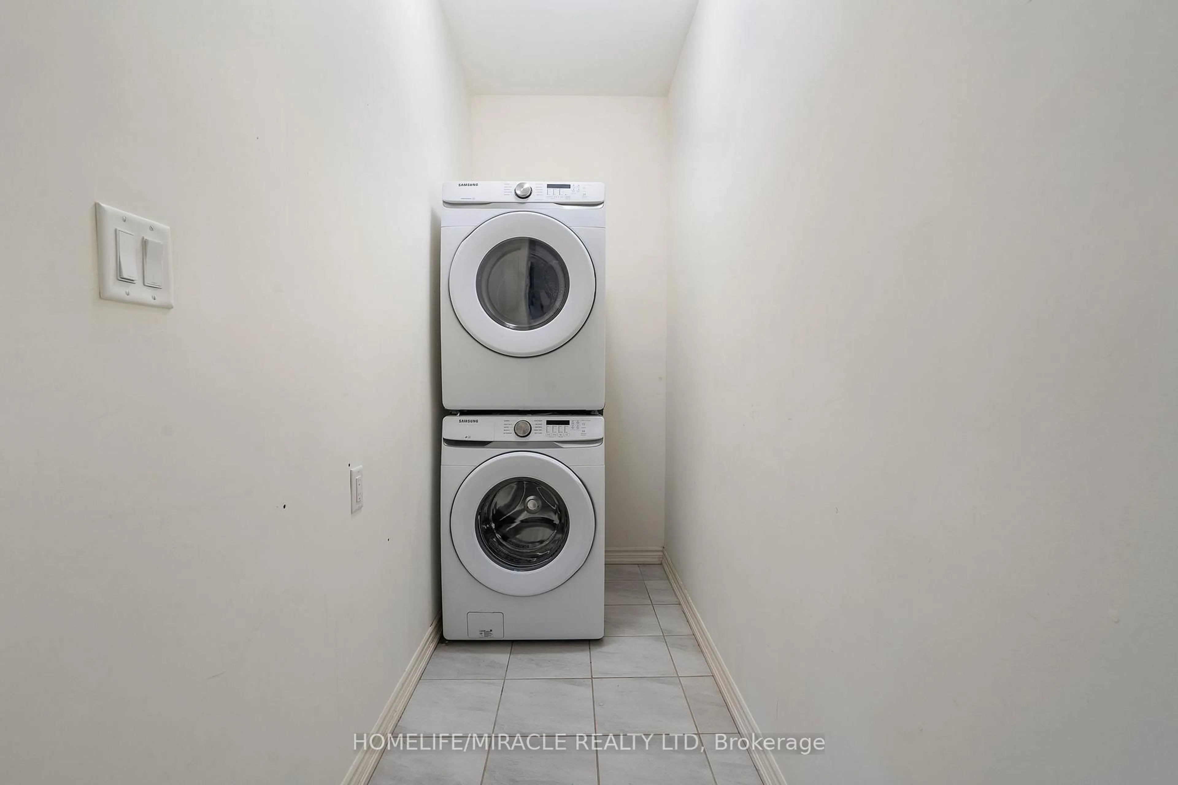 Laundry room for 68 Donald Ficht Cres, Brampton Ontario L7A 5H7