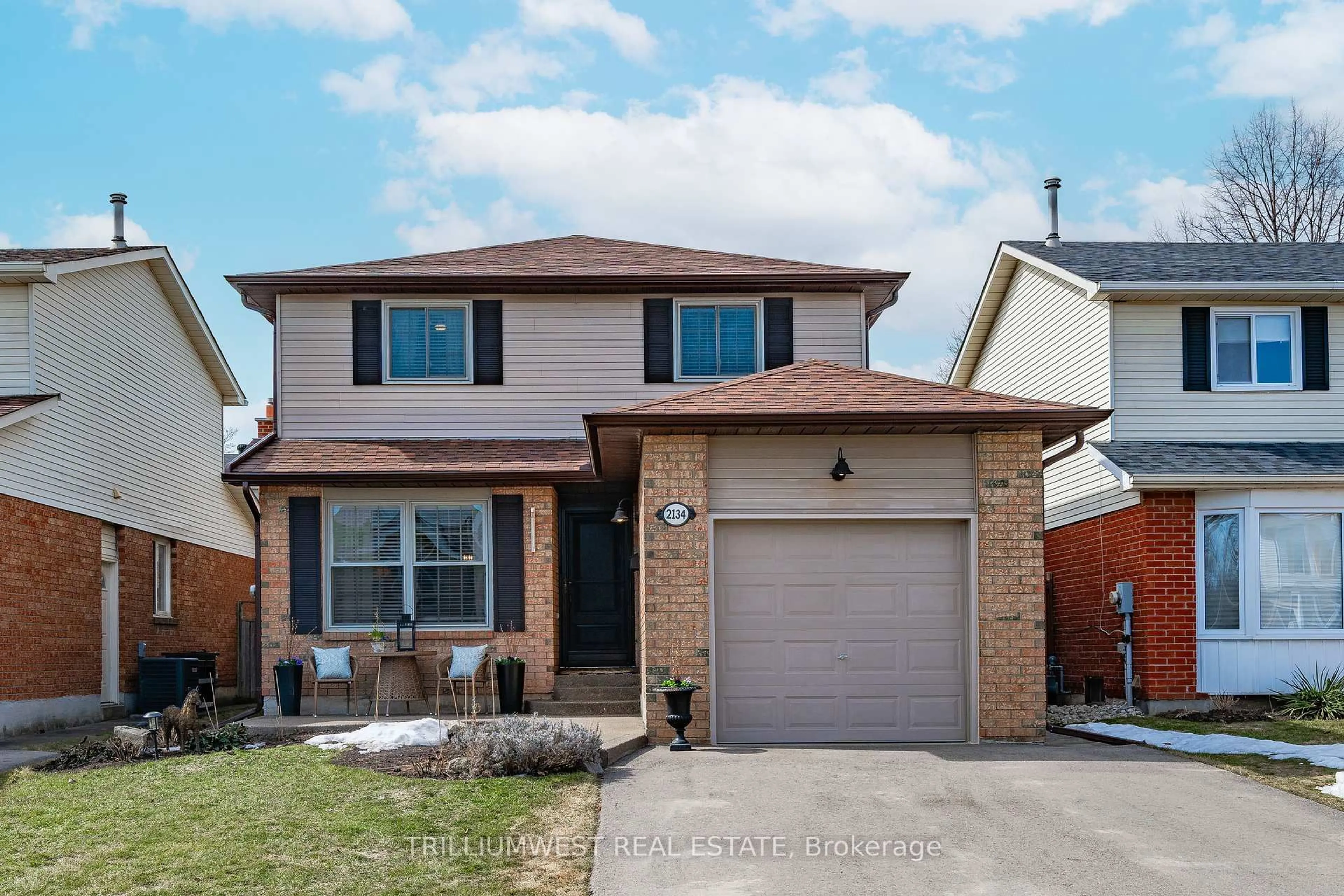 Home with brick exterior material, street for 2134 Clipper Cres, Burlington Ontario L7M 2P6