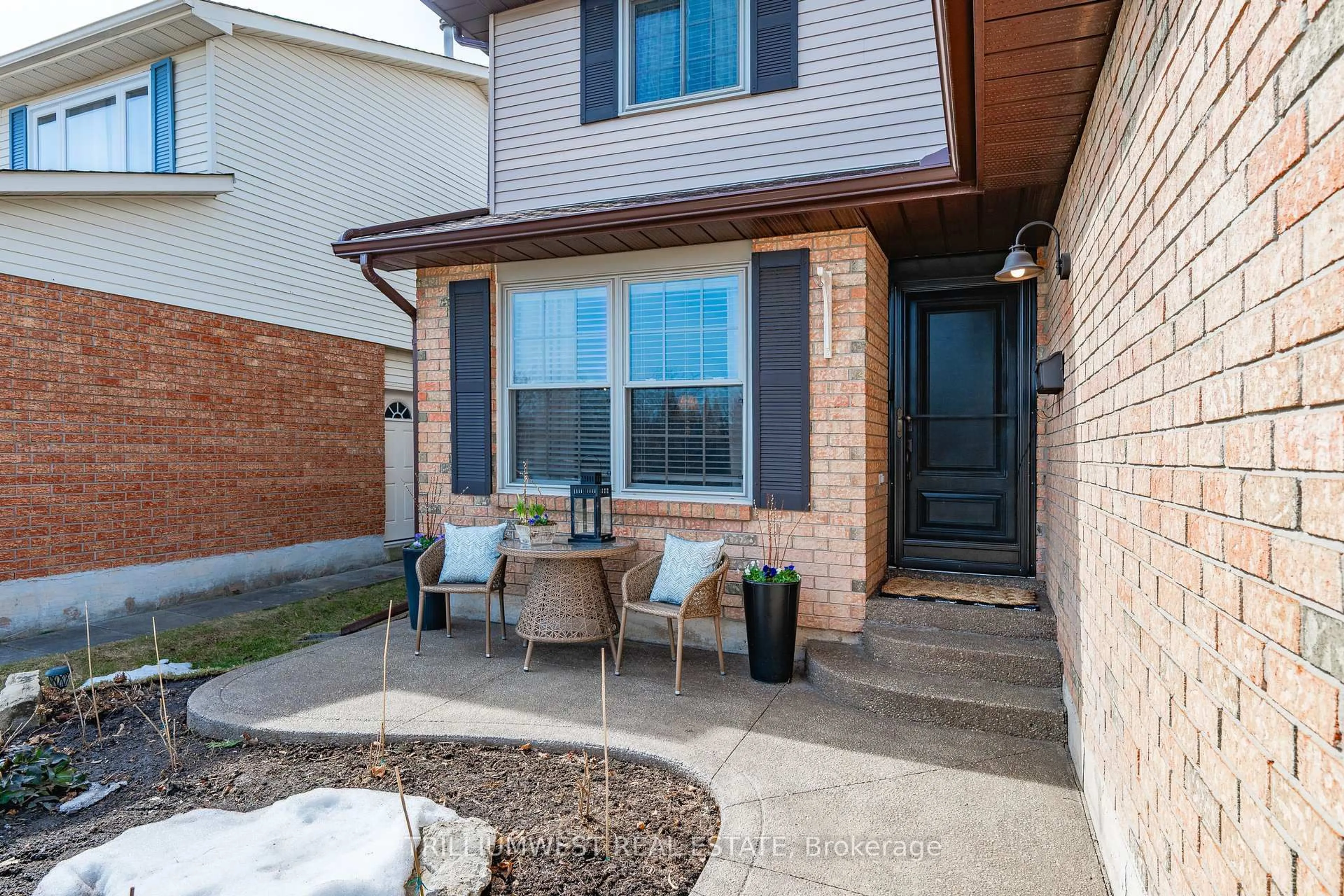 Home with brick exterior material, street for 2134 Clipper Cres, Burlington Ontario L7M 2P6