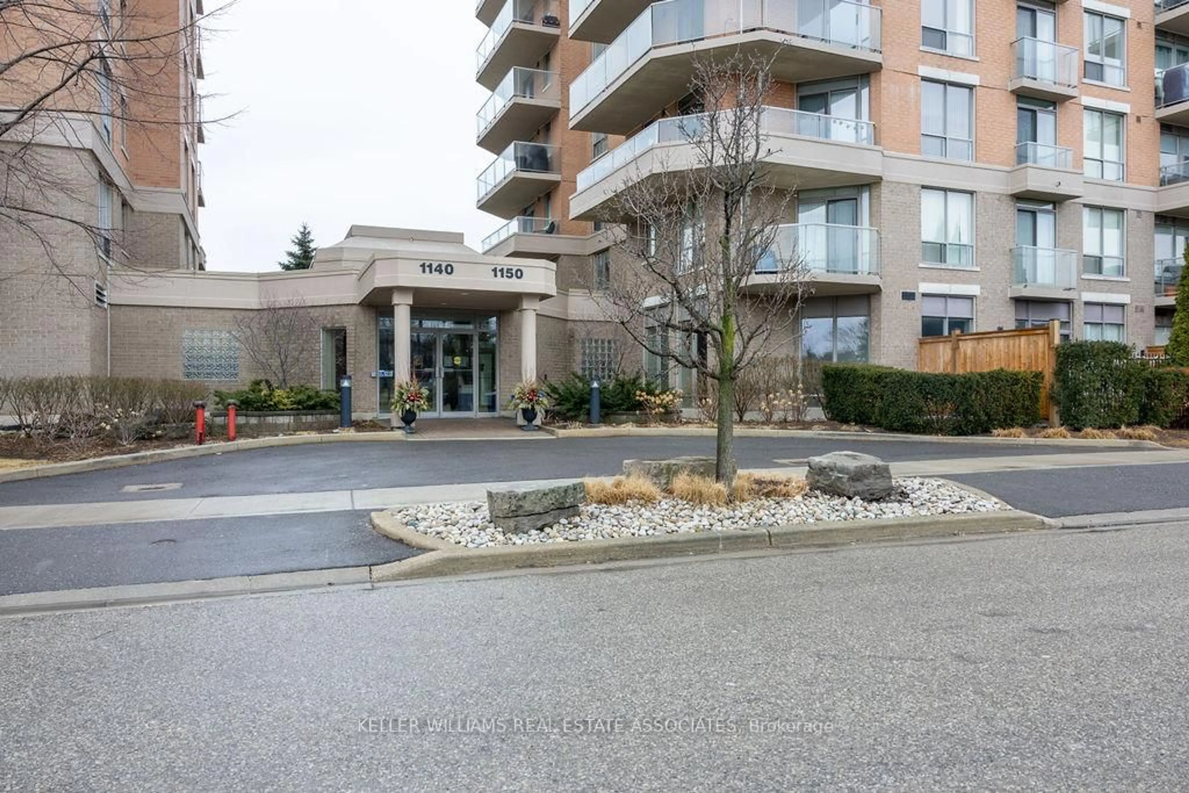 Patio, street for 1150 Parkwest Pl #104, Mississauga Ontario L5E 3K4