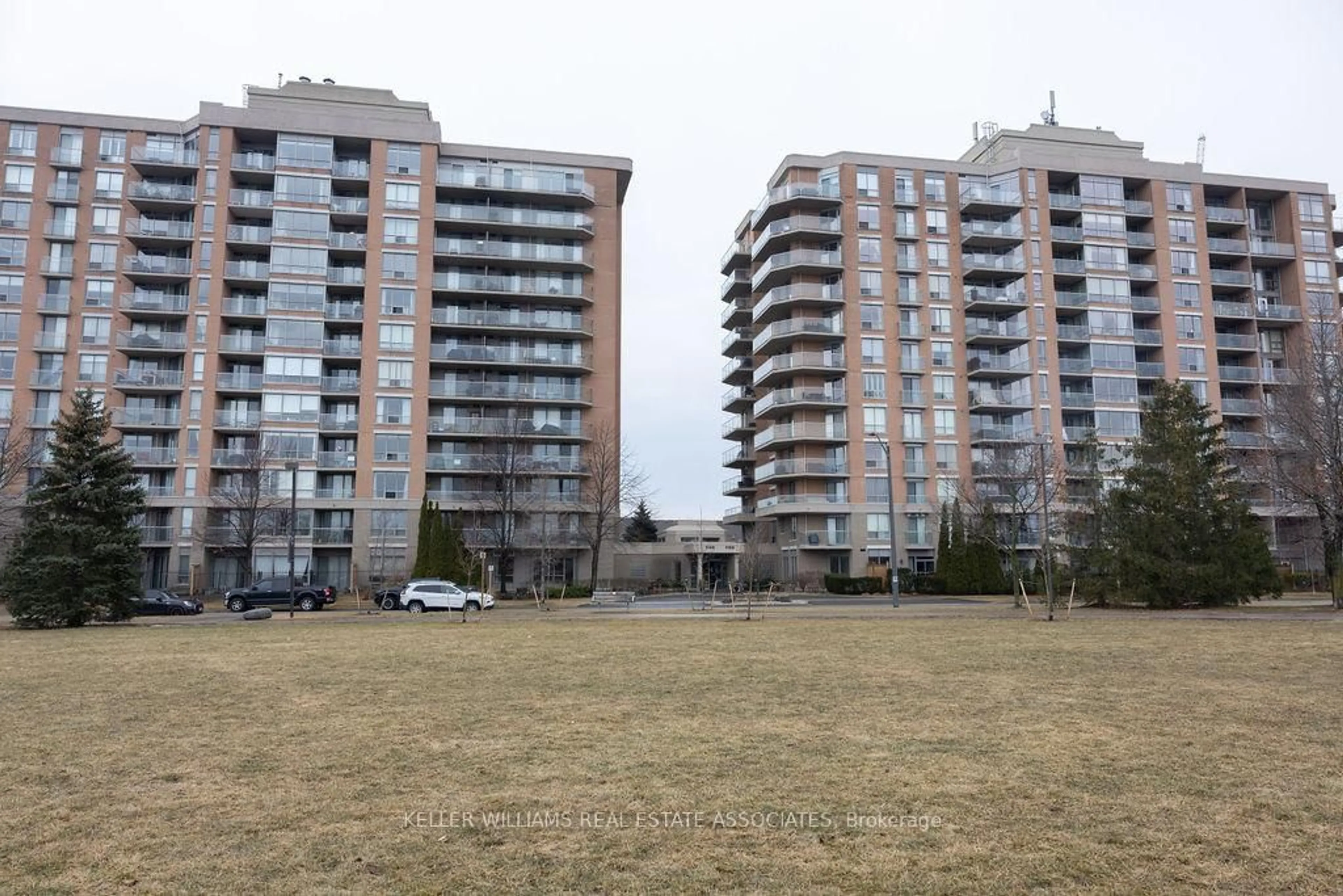 A pic from outside/outdoor area/front of a property/back of a property/a pic from drone, building for 1150 Parkwest Pl #104, Mississauga Ontario L5E 3K4