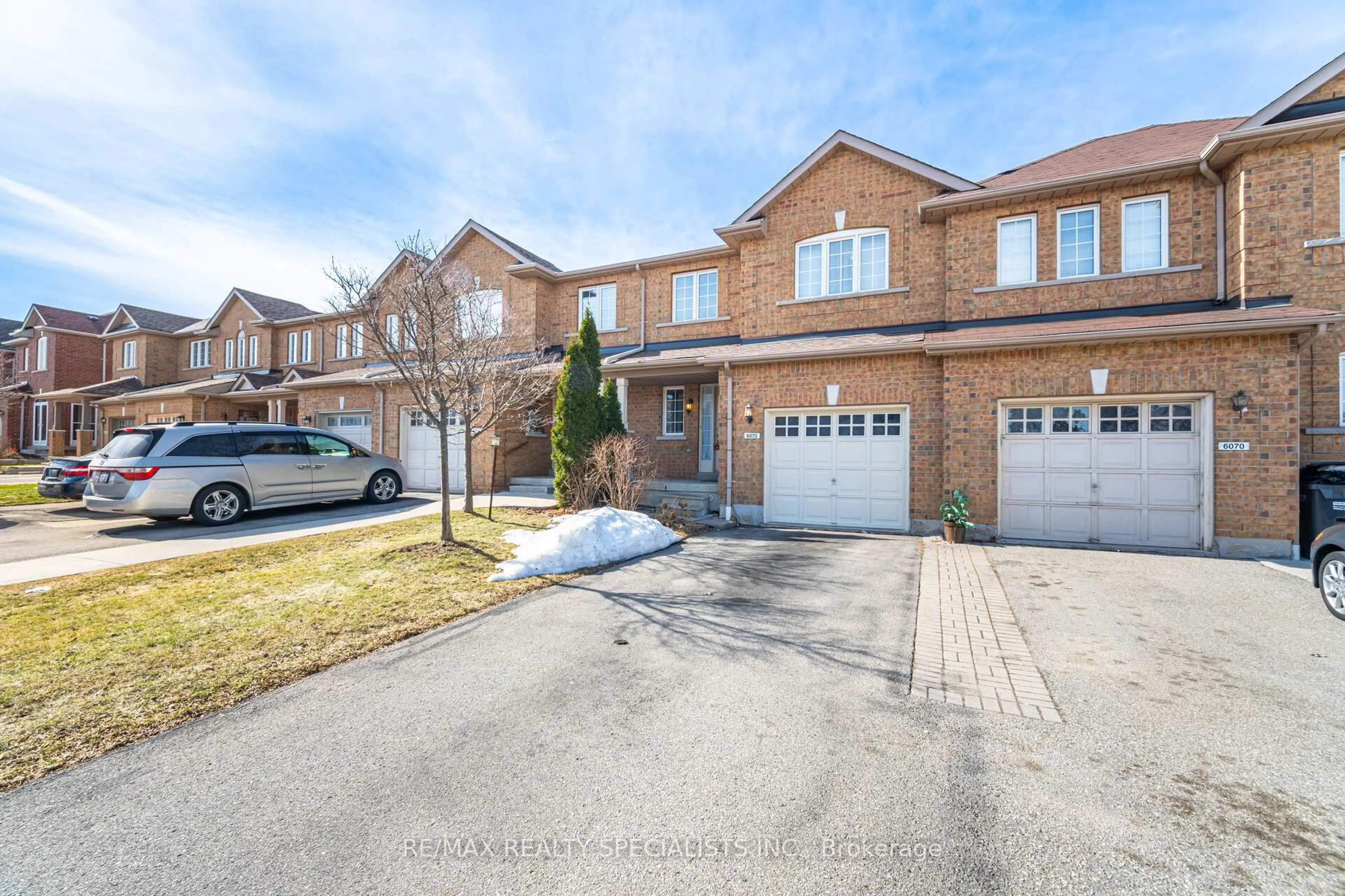 Home with brick exterior material, street for 6072 Windfleet Cres, Mississauga Ontario L5V 2Z6