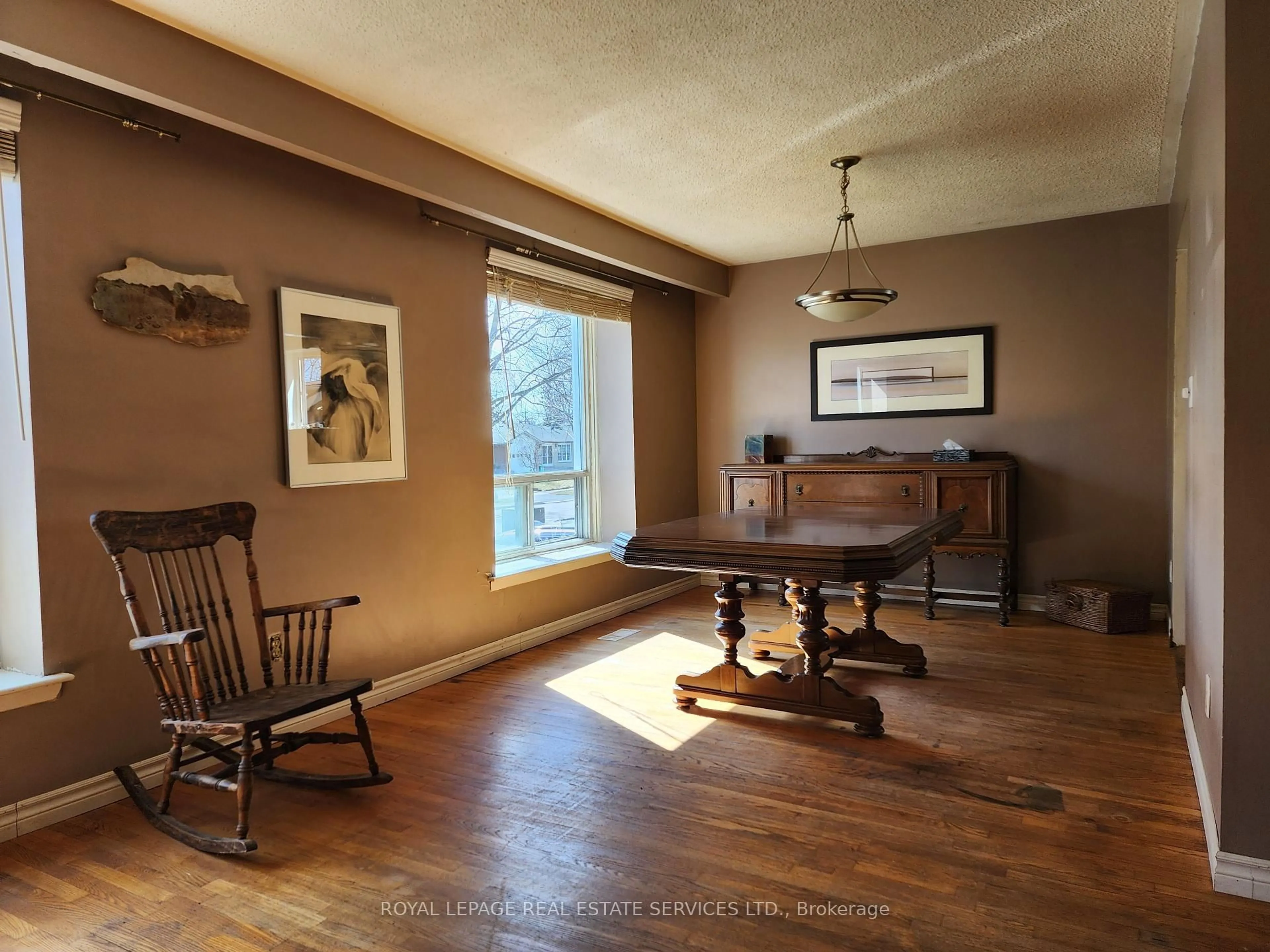 Dining room, wood/laminate floor for 237 Antigua St, Mississauga Ontario L5B 1C3