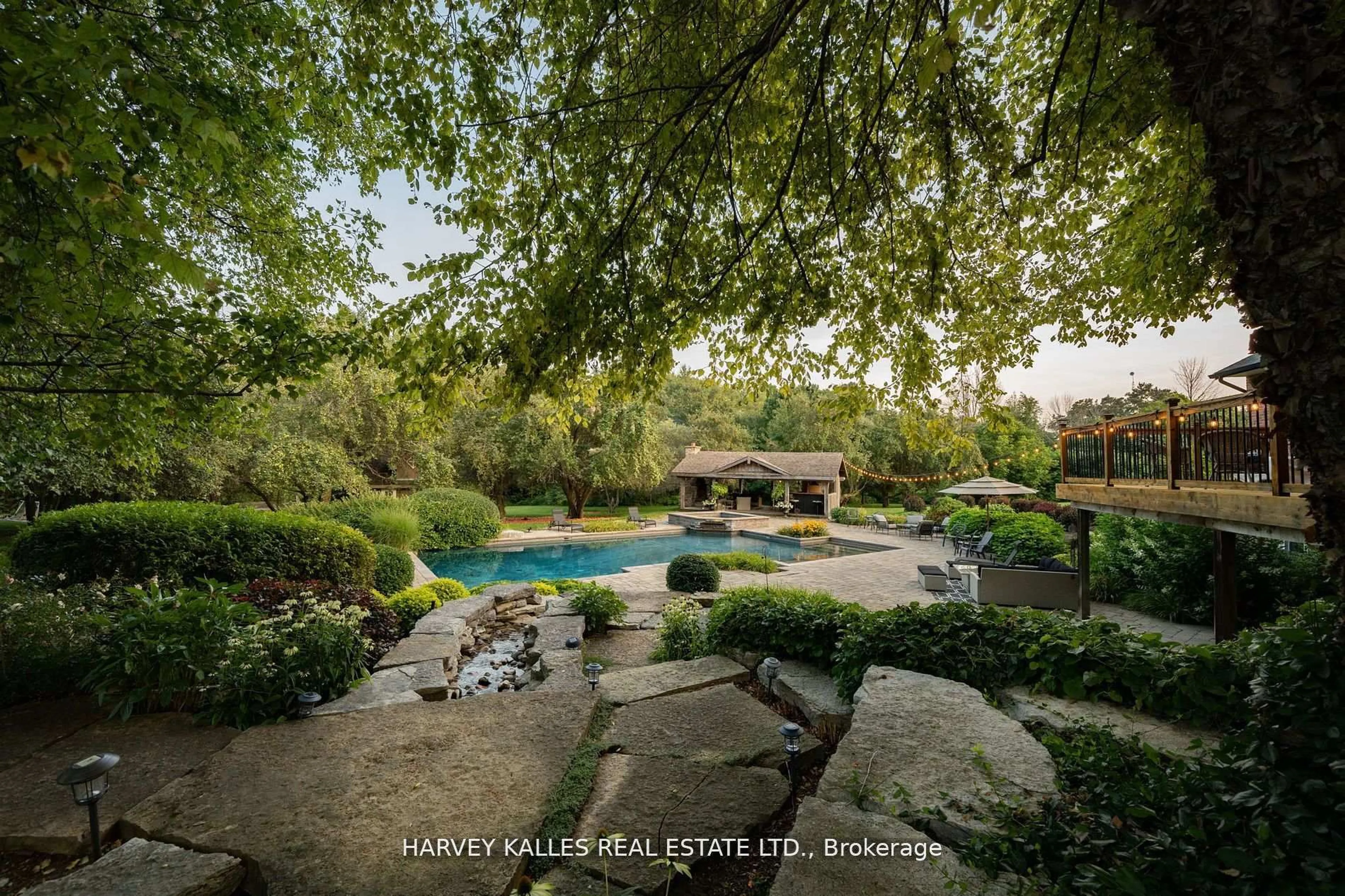 A pic from outside/outdoor area/front of a property/back of a property/a pic from drone, water/lake/river/ocean view for 3 Rutland Hill Crt, Caledon Ontario L7C 0B4
