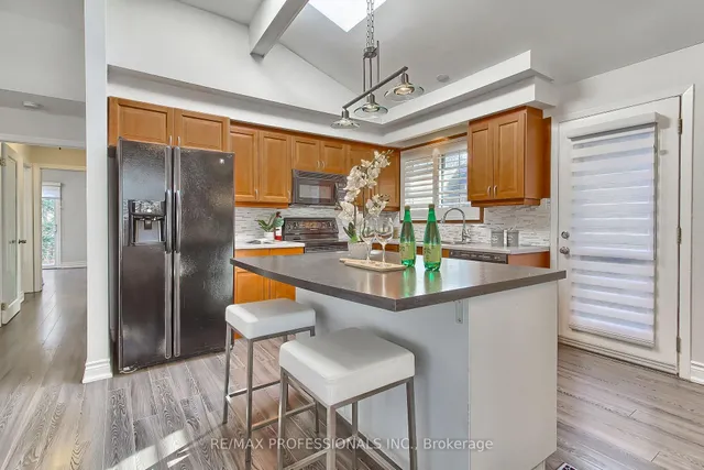 Additional image 33 of 425 CANTERBURY Cres