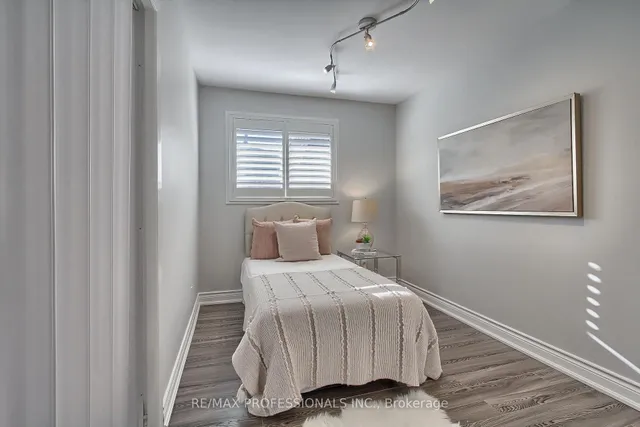 Additional image 16 of 425 CANTERBURY Cres