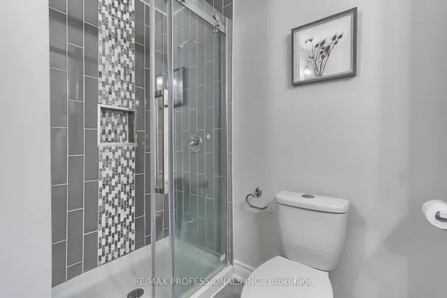 Additional image 11 of 425 CANTERBURY Cres