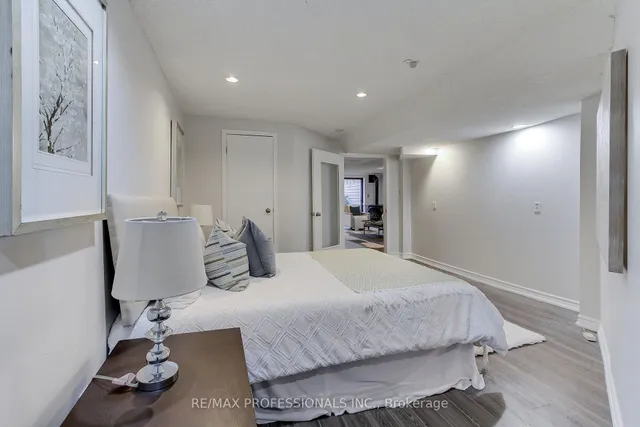 Additional image 3 of 425 CANTERBURY Cres