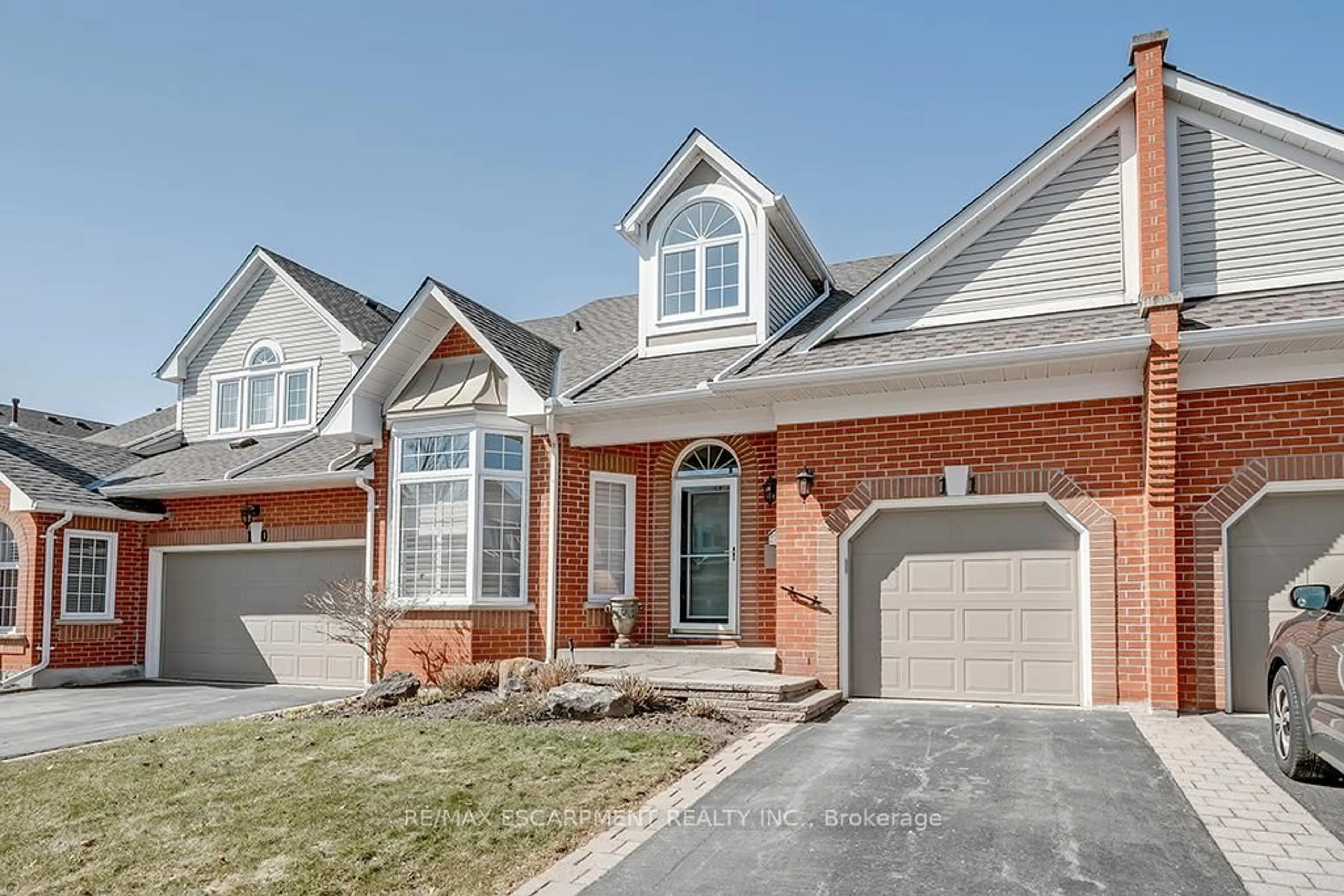 Home with brick exterior material, street for 2141 Country Club Dr #11, Burlington Ontario L7M 4E5