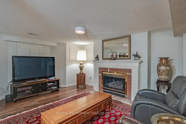 Additional property image - 2141 Country Club Dr Unit 11