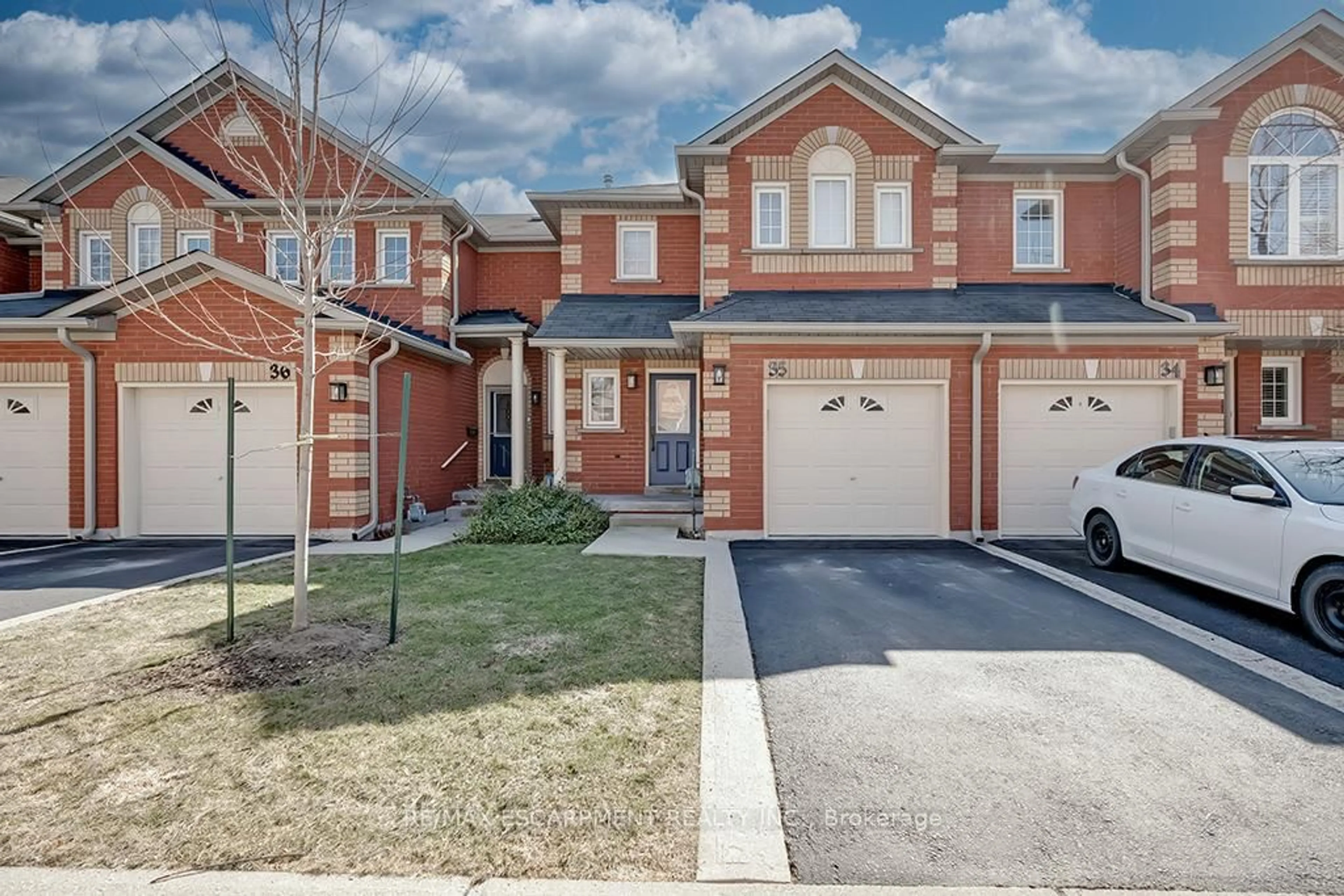 Home with brick exterior material, street for 2022 Atkinson Dr #35, Burlington Ontario L7M 4H6