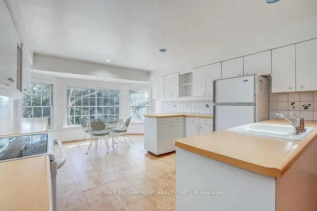 Additional property image - 359 Rosslyn Dr