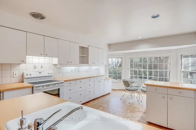 Additional property image - 359 Rosslyn Dr